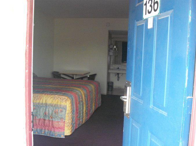 Caravan Inn Stephenville Room photo